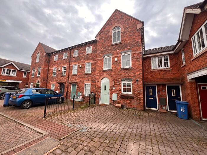 3 Bedroom Town House To Rent In Coronation Court, PR26