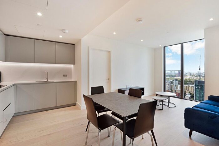 2 Bedroom Flat To Rent In Harcourt Tower, South Quay Plaza, Canary Wharf, E14