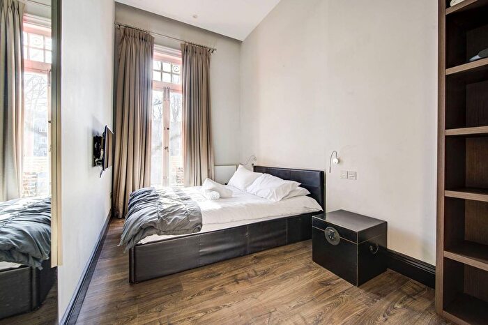 2 Bedroom Flat To Rent In Bramham Gardens, Earls Court, London, SW5