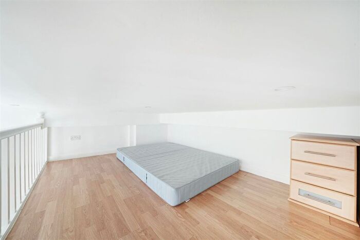 1 Bedroom Flat To Rent In Gunterstone Road, West Kensington, W14