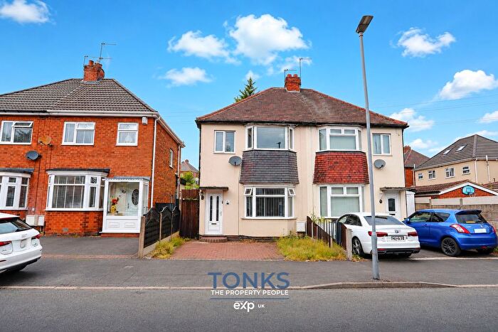 3 Bedroom Semi-Detached House For Sale In Tower Road, Tividale, Oldbury, B69