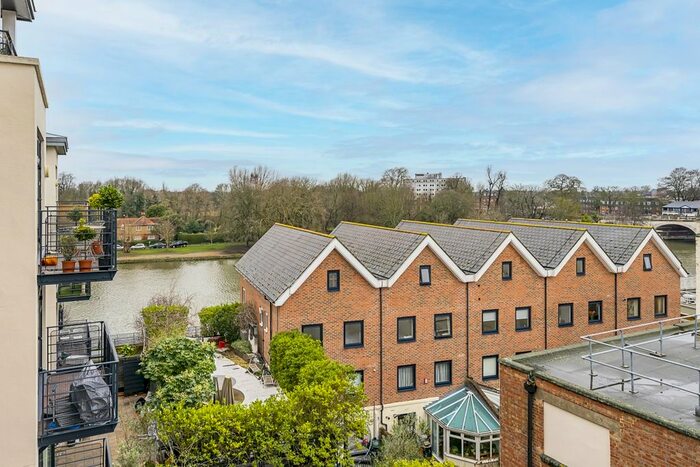 2 Bedroom Flat To Rent In Jerome Place, Kingston Upon Thames, KT1