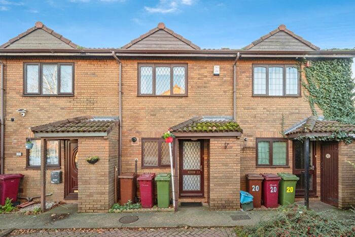 2 Bedroom Terraced House For Sale In Mackender Court, Scunthorpe, DN16