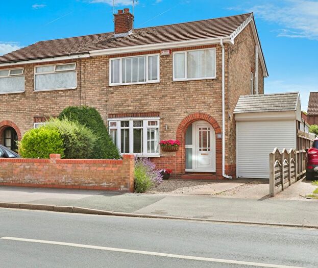 3 Bedroom Semi-Detached House For Sale In Grovehill Road, Beverley, HU17