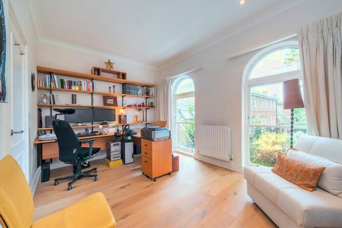 4 Bedroom Semi-Detached House To Rent In King George Square, Richmond, TW10