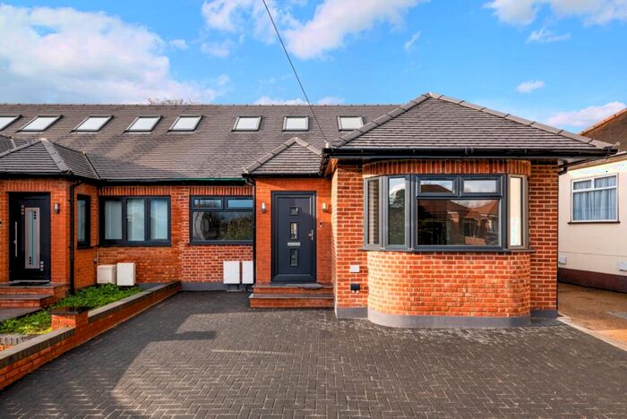 4 Bedroom Bungalow To Rent In Ashdale Grove Stanmore, HA7