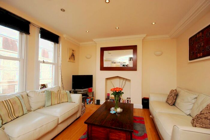 2 Bedroom Flat To Rent In Felsham Road, West Putney, London, SW15