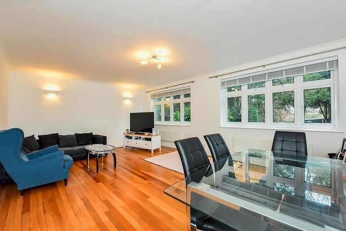 2 Bedroom Flat To Rent In The Downs, London, SW20