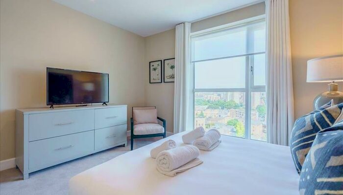 2 Bedroom Apartment To Rent In Westferry Circus, Canary Wharf, London, E14