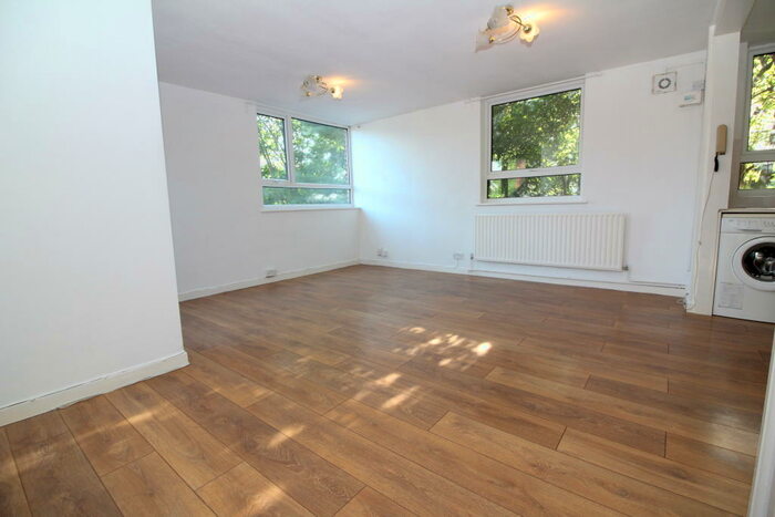 2 Bedroom Flat To Rent In Pembroke Road, Bromley, BR1