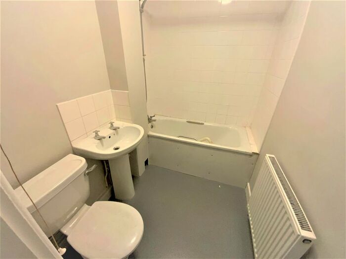 1 Bedroom Flat To Rent In Castle Street, Barnstaple, EX31