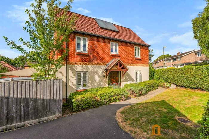 3 Bedroom Semi-Detached House To Rent In Badgers Walk, East Oxford, OX4