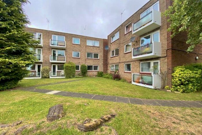 2 Bedroom Flat To Rent In Blenheim Road, Maidenhead, SL6