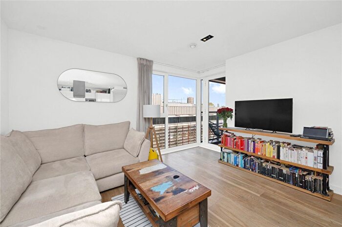 1 Bedroom Flat To Rent In Courtyard Apartments, Avantgarde Place, E1
