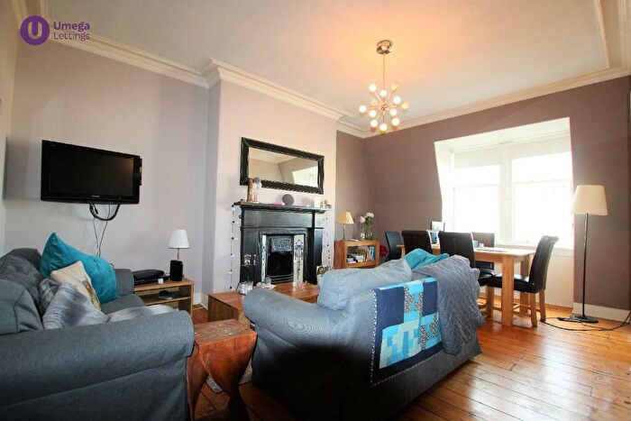 2 Bedroom Flat To Rent In Westhall Gardens, Bruntsfield, Edinburgh, EH10