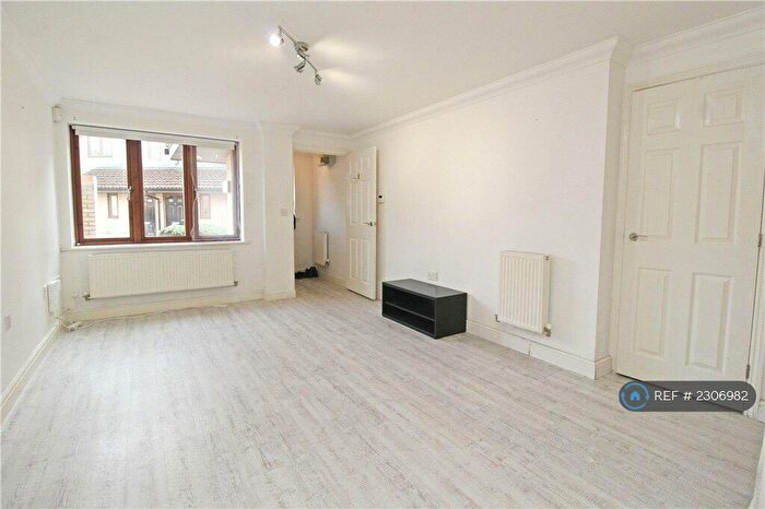 1 Bedroom Maisonette To Rent In Corris Court, Milton Keynes, MK10