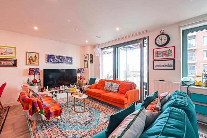 3 Bedroom Flat For Sale In Gillender Street, , Bow, London, E3