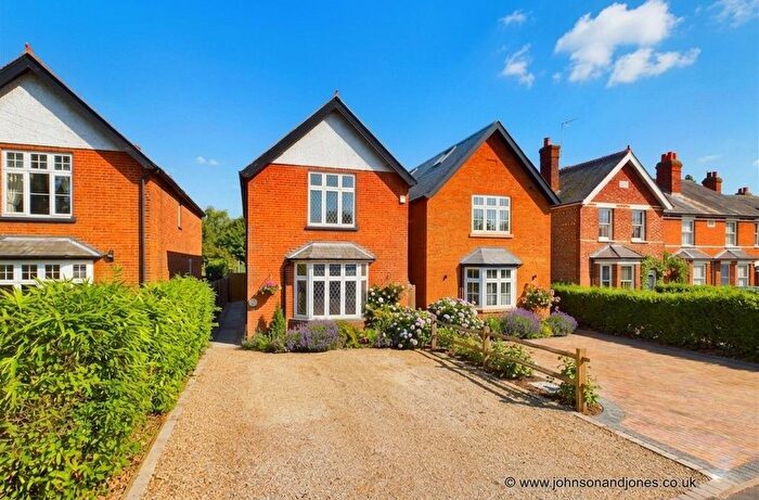 4 Bedroom Detached House For Sale In New Haw Road, Addlestone, KT15
