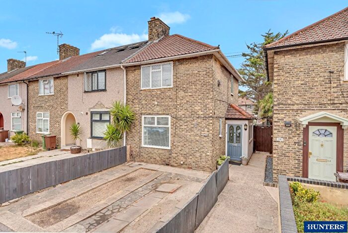 3 Bedroom End Of Terrace House For Sale In Finnymore Road, Dagenham, RM9