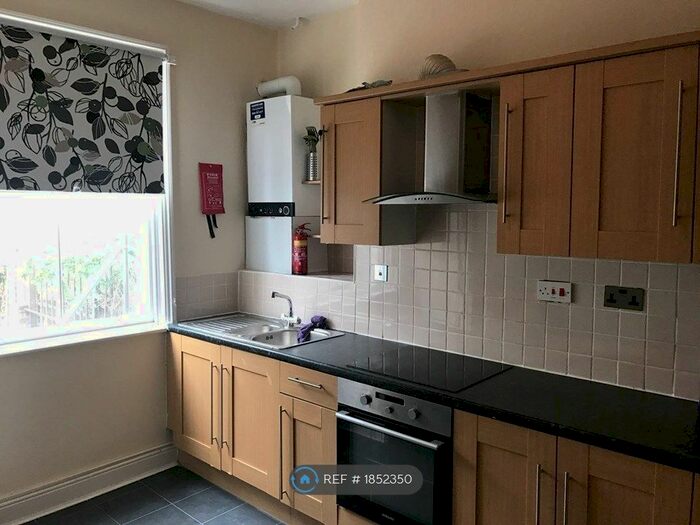 3 Bedroom Maisonette To Rent In Abersham Road, London, E8