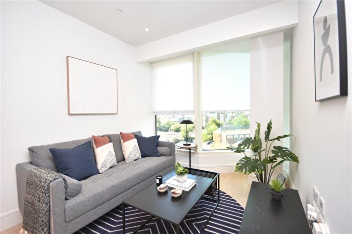 1 Bedroom Flat To Rent In Virginia House, Walton Street, HP21