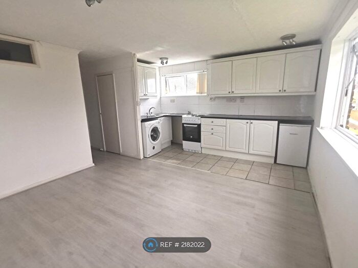 1 Bedroom Flat To Rent In Shakespeare Road, Royal Wootton Bassett, Swindon, SN4