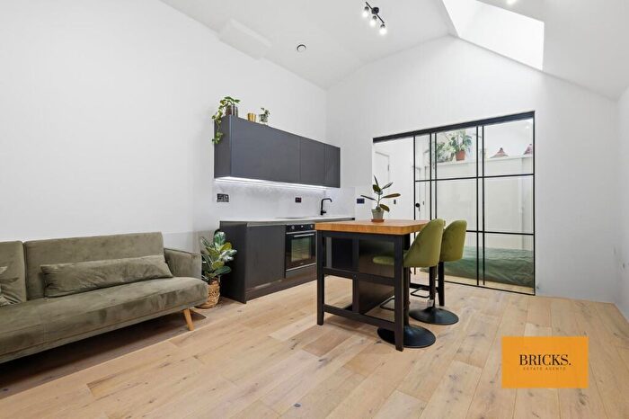 1 Bedroom Apartment For Sale In Clifford Road, London, E17