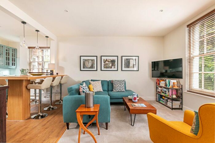 2 Bedroom Flat For Sale In High Street, Winchester, SO23