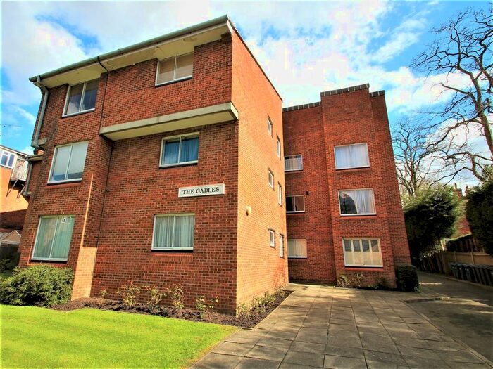 2 Bedroom Flat To Rent In Holden Avenue, London N12