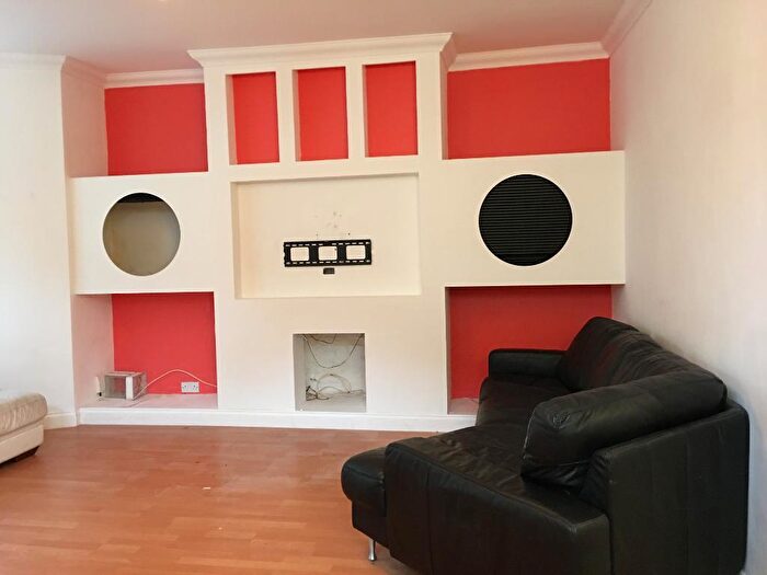 2 Bedroom Flat To Rent In Elm Rd, Mutley, Plymouth, Devon, PL4