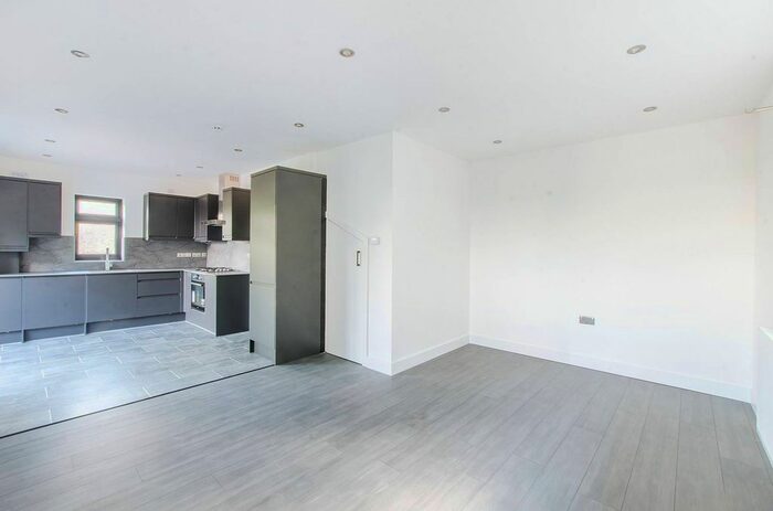 2 Bedroom Flat To Rent In Sweeps Lane, Orpington, BR5