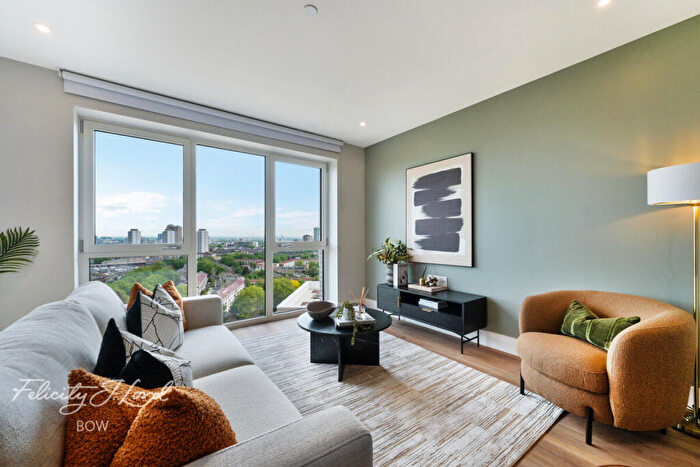 2 Bedroom Apartment To Rent In Bow Common Lane, London, E14