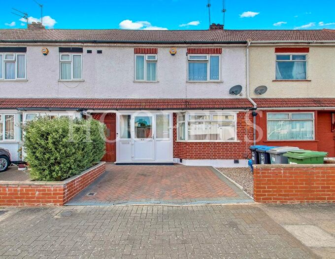 3 Bedroom Terraced House For Sale In St Raphaels Way, London, NW10