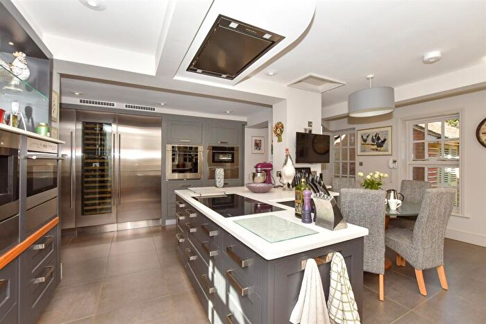 7 Bedroom Detached House For Sale In Bossingham Road, Stelling Minnis, Canterbury, Kent, CT4