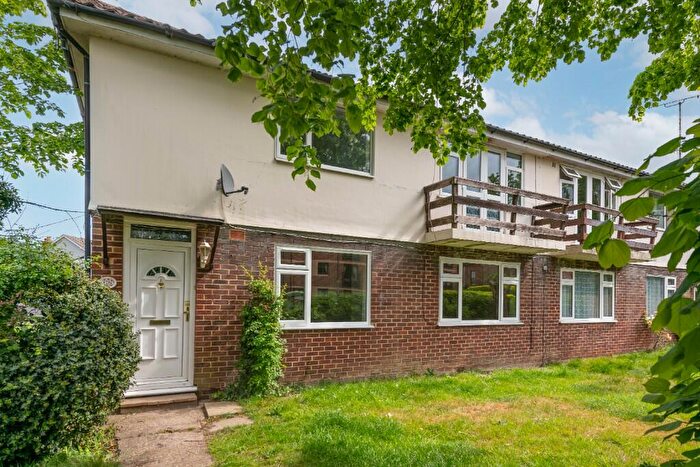 2 Bedroom Maisonette For Sale In Victoria Road, Horley, Surrey, RH6