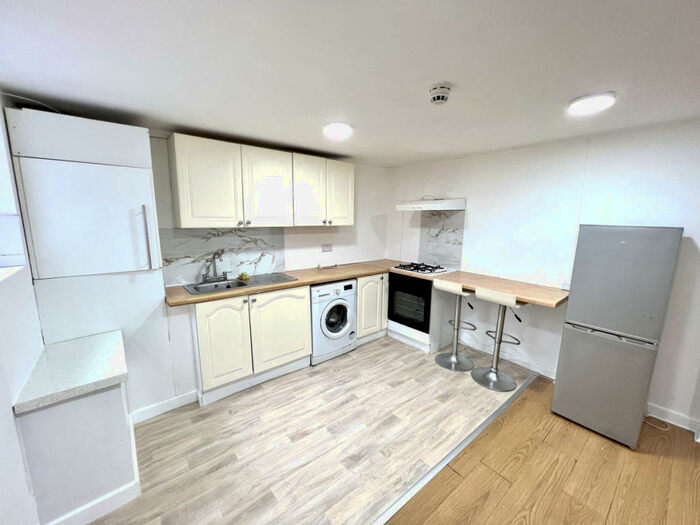 1 Bedroom Flat To Rent In Egerton Crescent, Manchester, M20