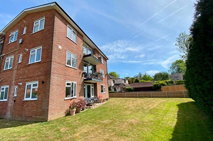 2 Bedroom Flat For Sale In Strides Lane, Ringwood, BH24