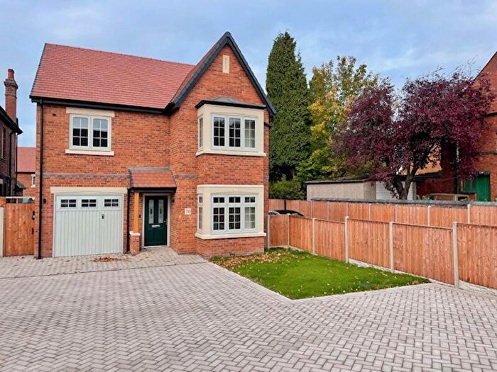 4 Bedroom Detached House For Sale In Meadow View, Dosthill Road, Dosthill, Tamworth, B77