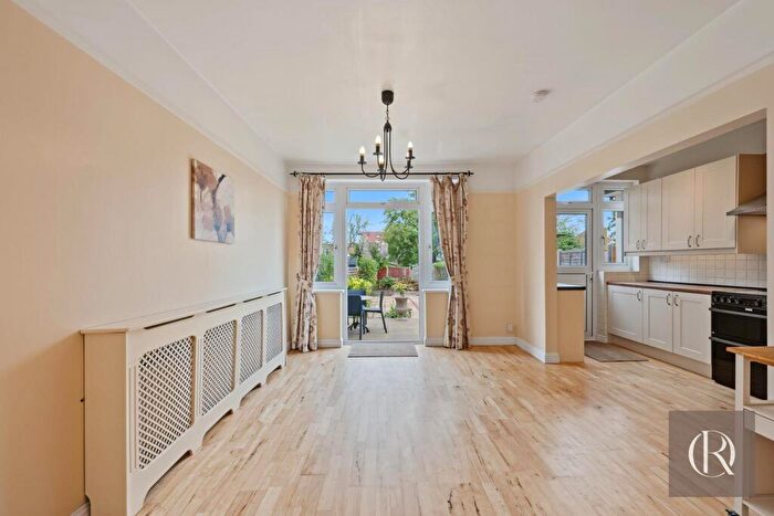 4 Bedroom Semi-Detached House To Rent In Victory Avenue, Morden, SM4