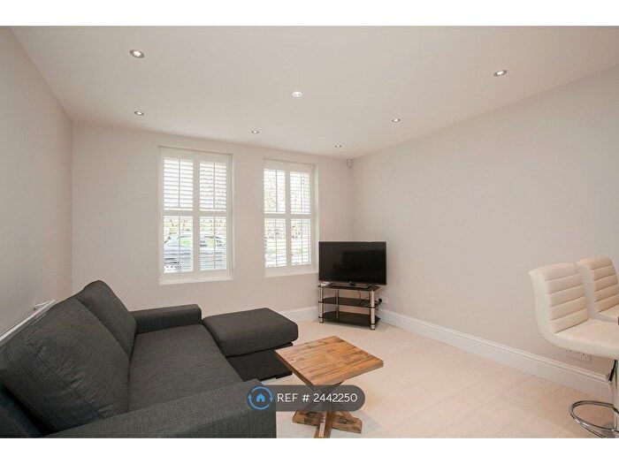 1 Bedroom Flat To Rent In Tower Walk, London, SE1