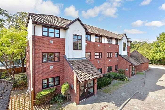 1 Bedroom Flat For Sale In Poppy Close, Wallington, Surrey, SM6