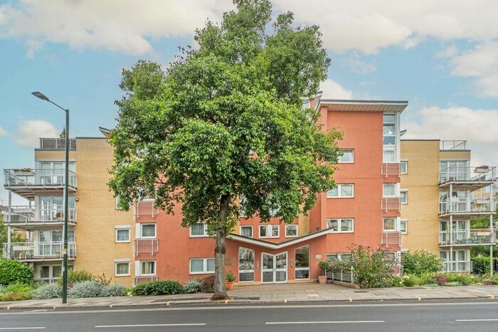 2 Bedroom Flat To Rent In Twickenham Road, Teddington, TW11