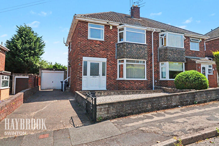 3 Bedroom Semi-Detached House For Sale In Norwood Road, Doncaster, DN12