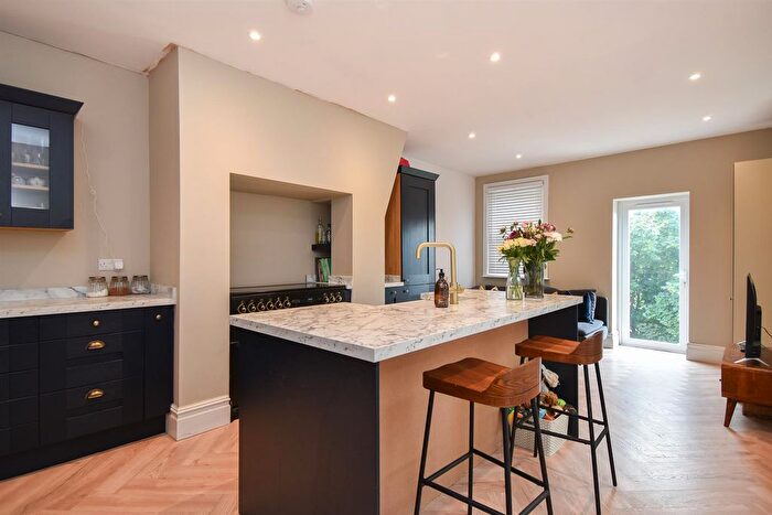 2 Bedroom Flat For Sale In Braybrooke Road, Hastings, TN34