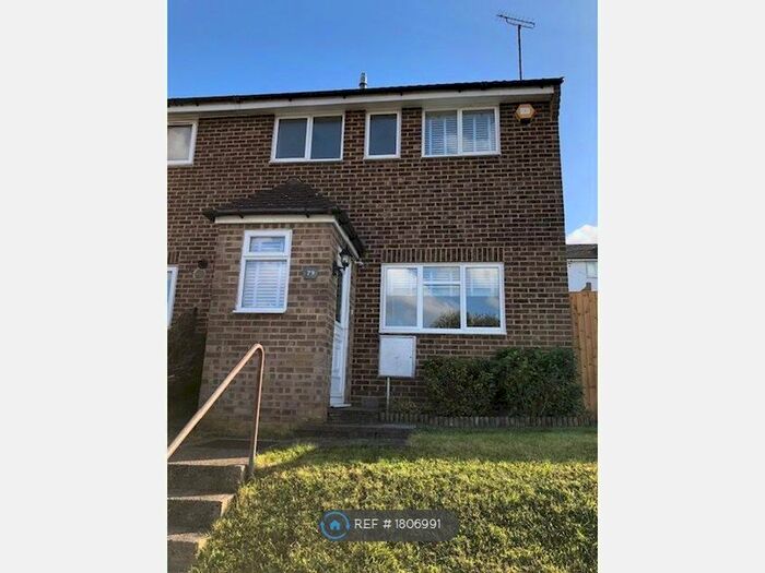 3 Bedroom End Of Terrace House To Rent In Caxton Close, Kent, DA3