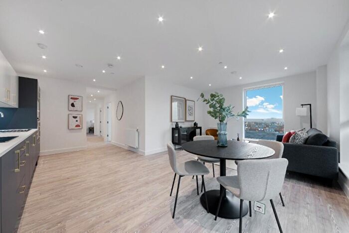 3 Bedroom Apartment To Rent In Dukes Road, London, E17