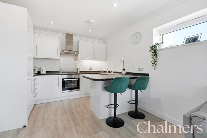 2 Bedroom Flat For Sale In Upminster Road, Upminster, RM14