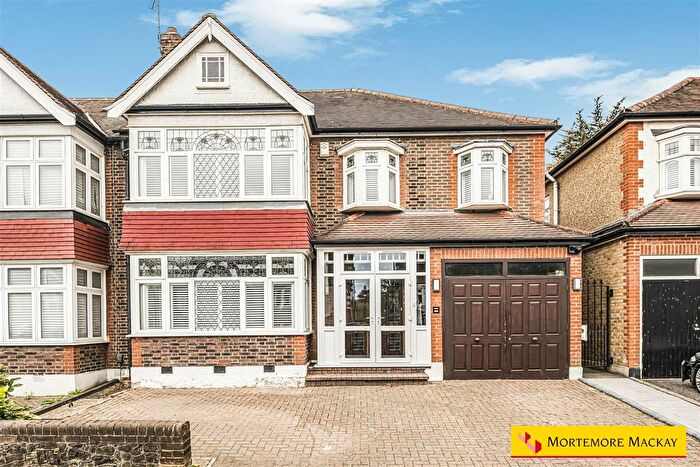 5 Bedroom Semi-Detached House For Sale In Park Drive, London, N21