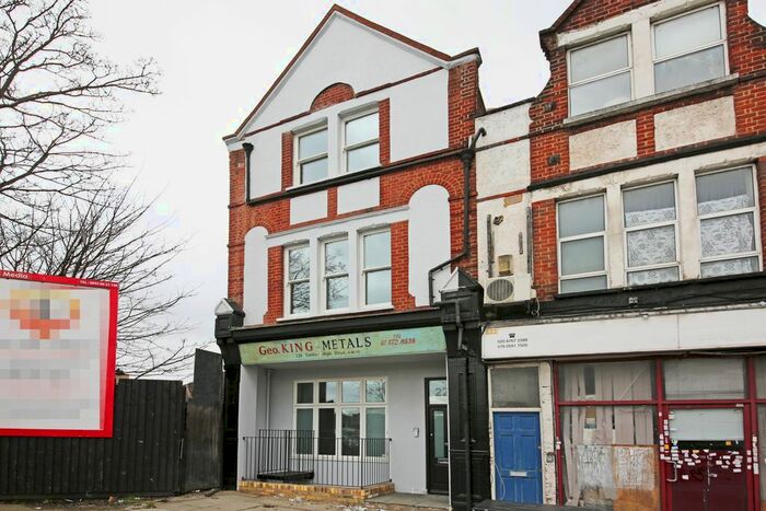 3 Bedroom Flat To Rent In Tooting High Street, London, SW17