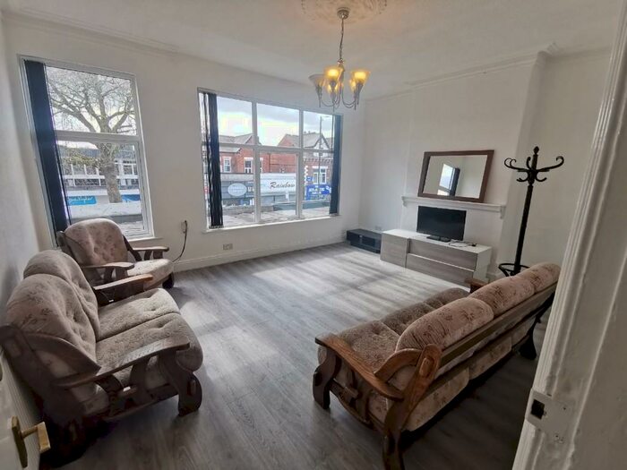 4 Bedroom Flat To Rent In Wilbraham Road, Manchester, Greater Manchester, M21